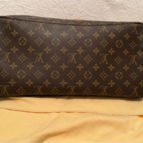 Louis Vuitton Neverfull GM Monogram Tote - Picture 6 of 16